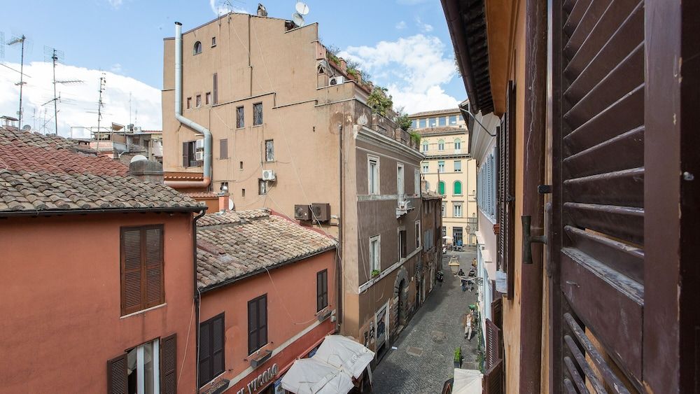 Rental in Rome Trastevere Atmosphere Apartment, 3 Bedrooms 9