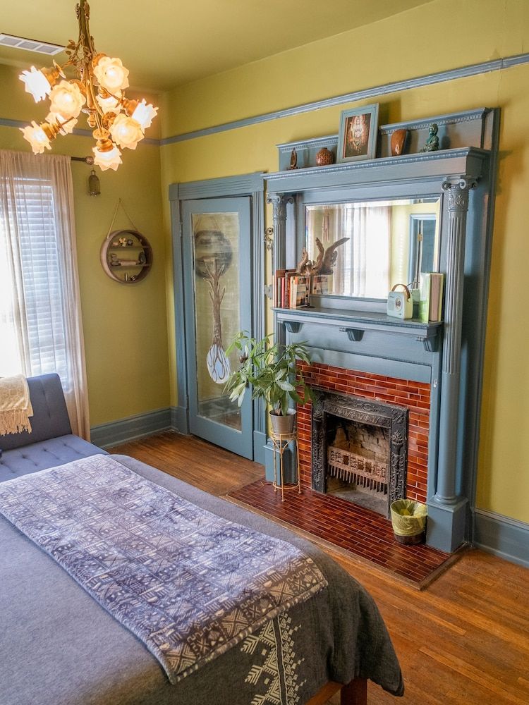 Tree House Signature Room 12