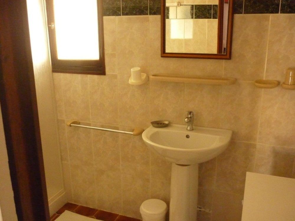 Domaine de la Rode Buze Quadruple Room 6