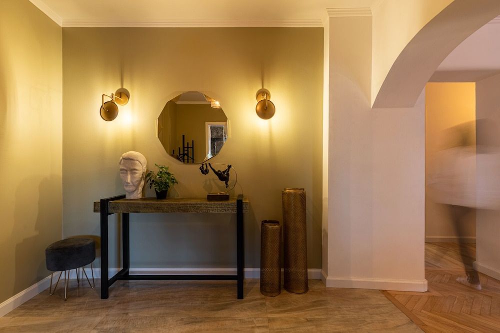 HOLT - Bagheera and Mowgli Deluxe Apartment, 2 Bedrooms, Private Bathroom, City View 21