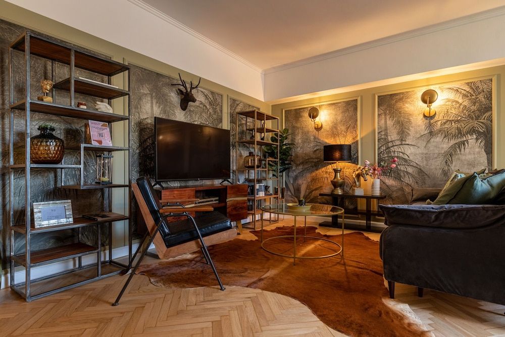 HOLT - Bagheera and Mowgli Deluxe Apartment, 2 Bedrooms, Private Bathroom, City View 20