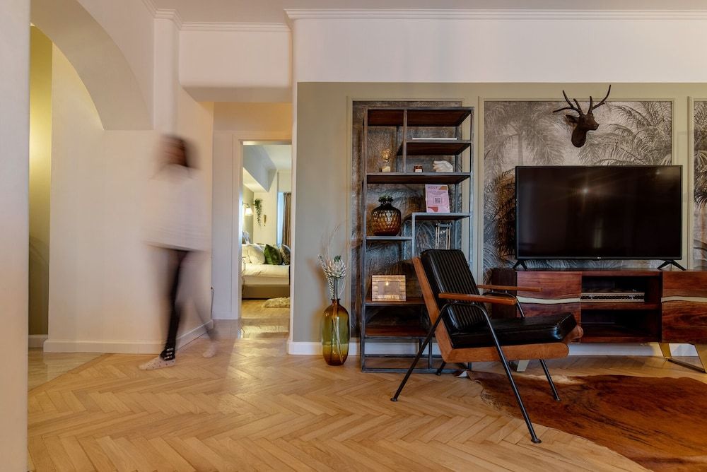 HOLT - Bagheera and Mowgli Deluxe Apartment, 2 Bedrooms, Private Bathroom, City View 23