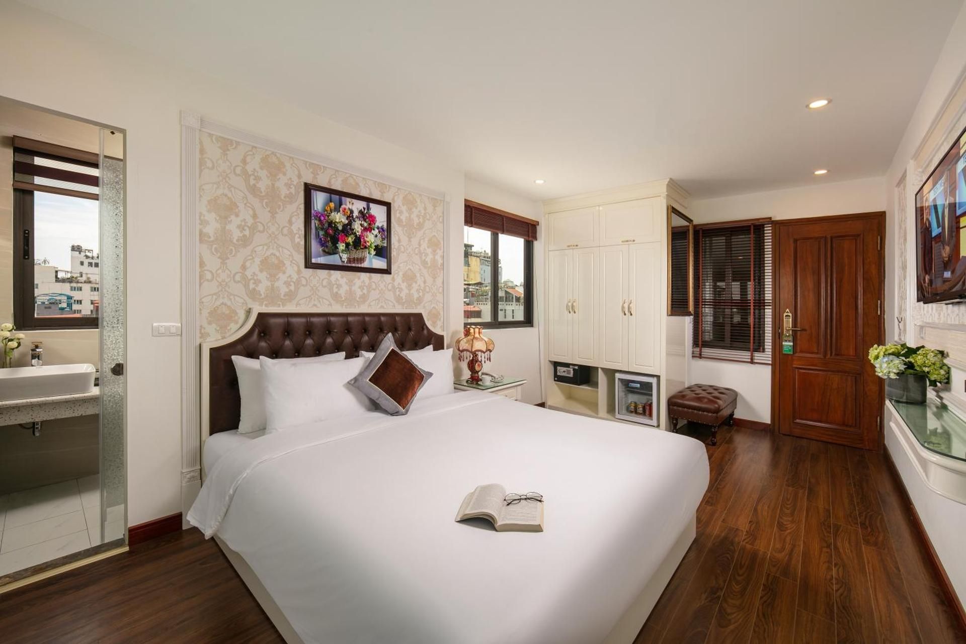 Double Suite with King Bed 