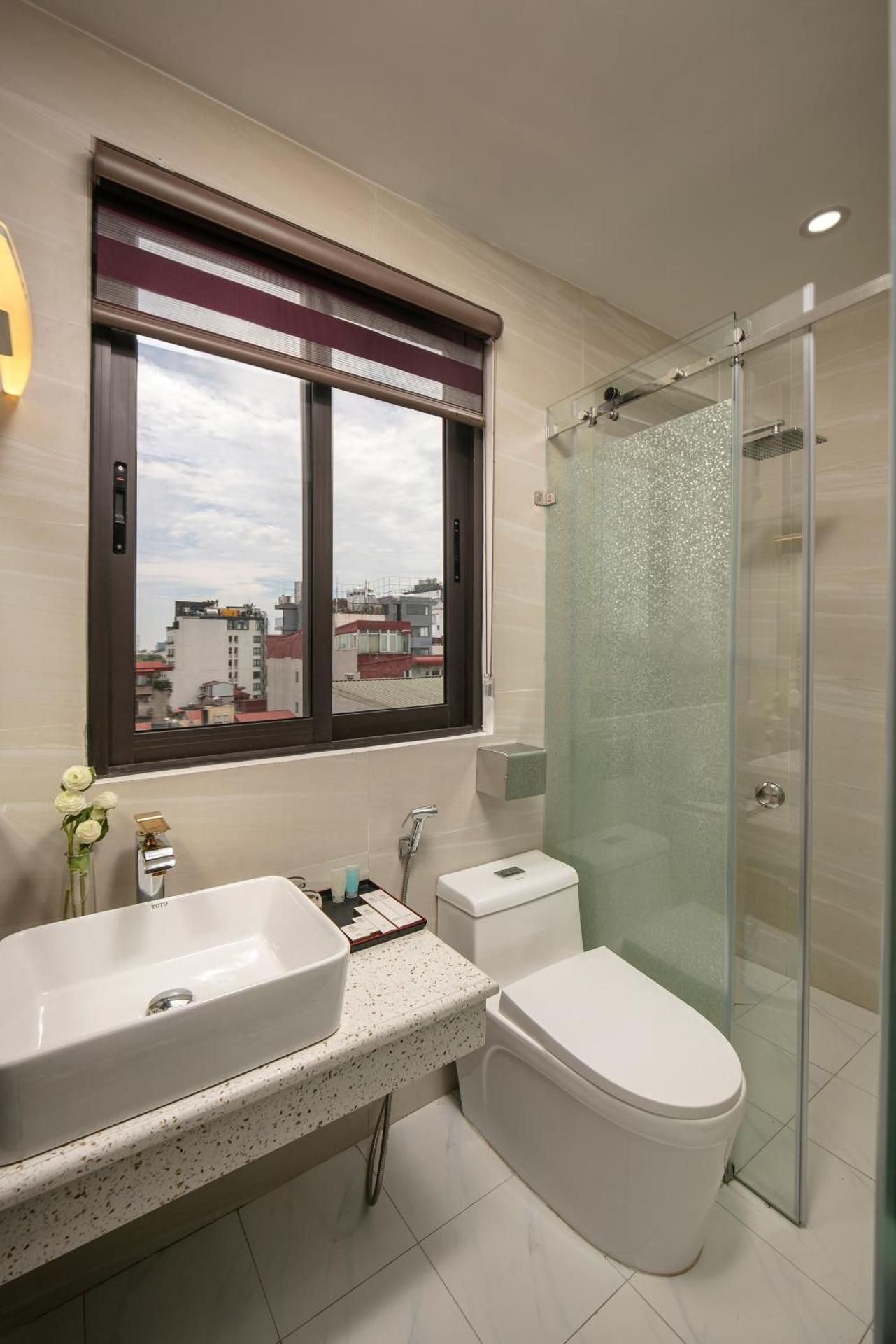 Double Suite with King Bed 