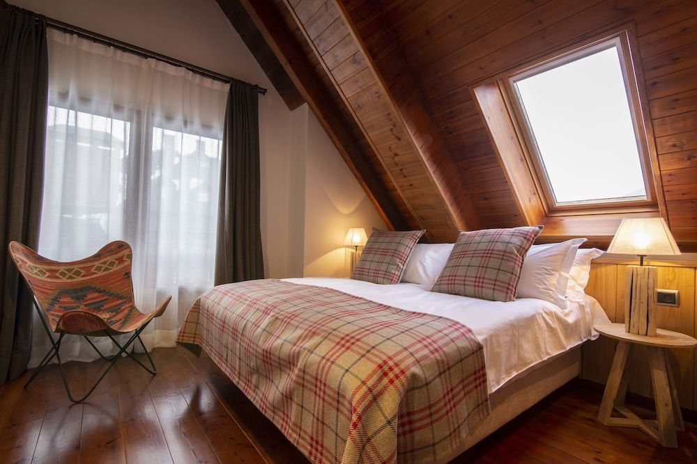 Eira Ski Lodge