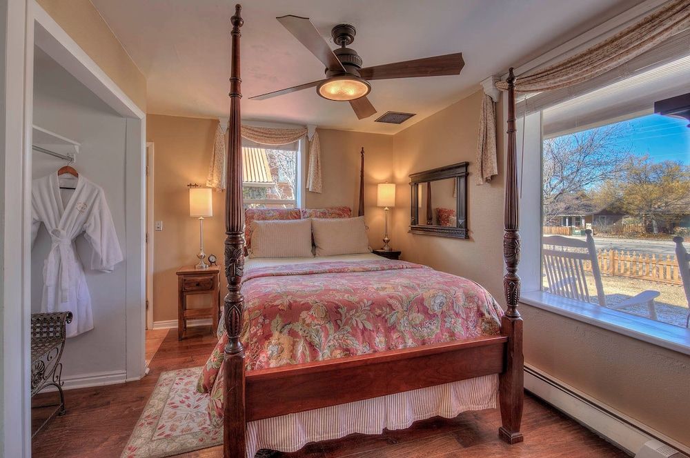 Cali Cochitta Vacation Rentals The Main House, 4 Bedrooms, Kitchen, Garden Area 7