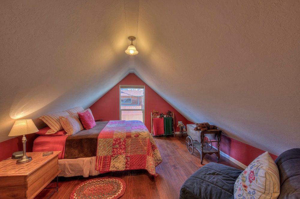 Cali Cochitta Vacation Rentals The Main House, 4 Bedrooms, Kitchen, Garden Area 2