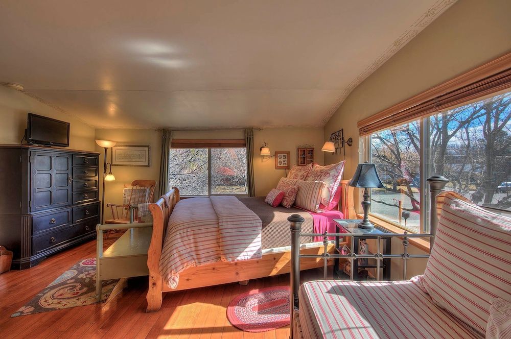 Cali Cochitta Vacation Rentals The Main House, 4 Bedrooms, Kitchen, Garden Area 9