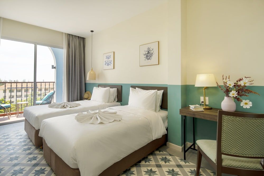 Deluxe Triple Room, Multiple Beds, Balcony