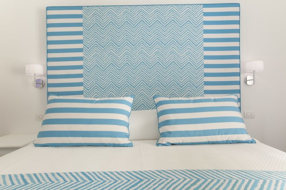 undefined Blue Suite Sorrento Tasso Square 10