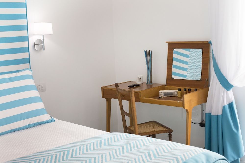 undefined Blue Suite Sorrento Tasso Square 6