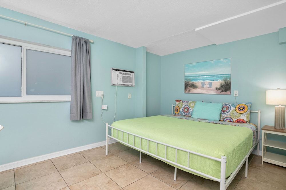 Latitude 26 Waterfront Resort & Marina Deluxe Suite, 2 Bedrooms, Kitchen