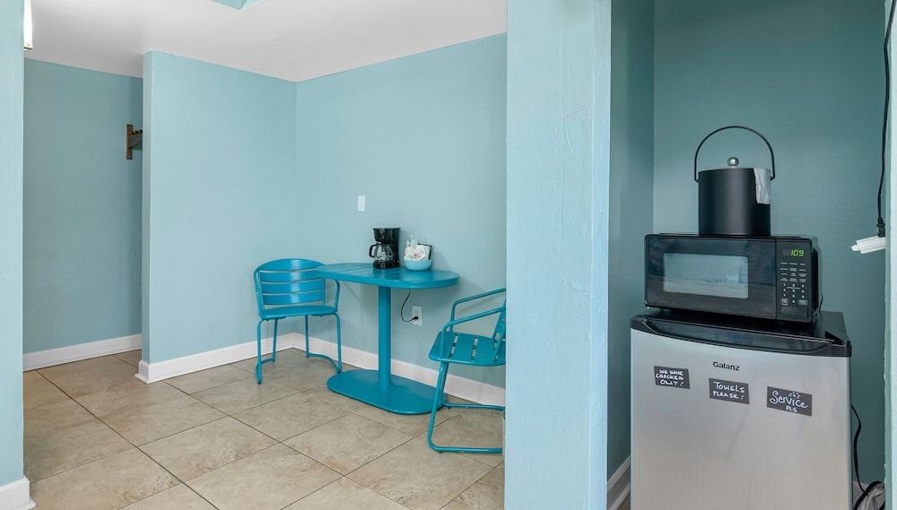 Latitude 26 Waterfront Resort & Marina Standard Room, 2 Queen Beds 5