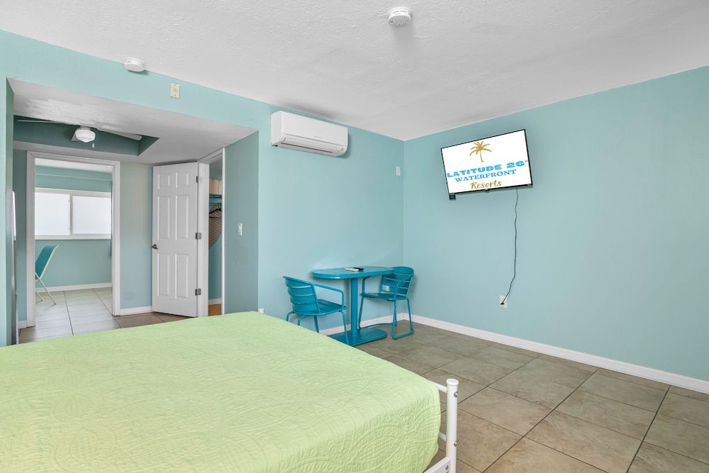 Latitude 26 Waterfront Resort & Marina Deluxe Suite, 2 Bedrooms, Kitchen 4