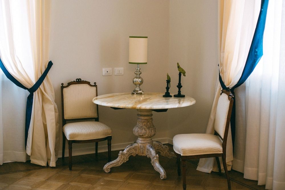 Flor in Florence Classic Double or Twin Room (Delicious) 4