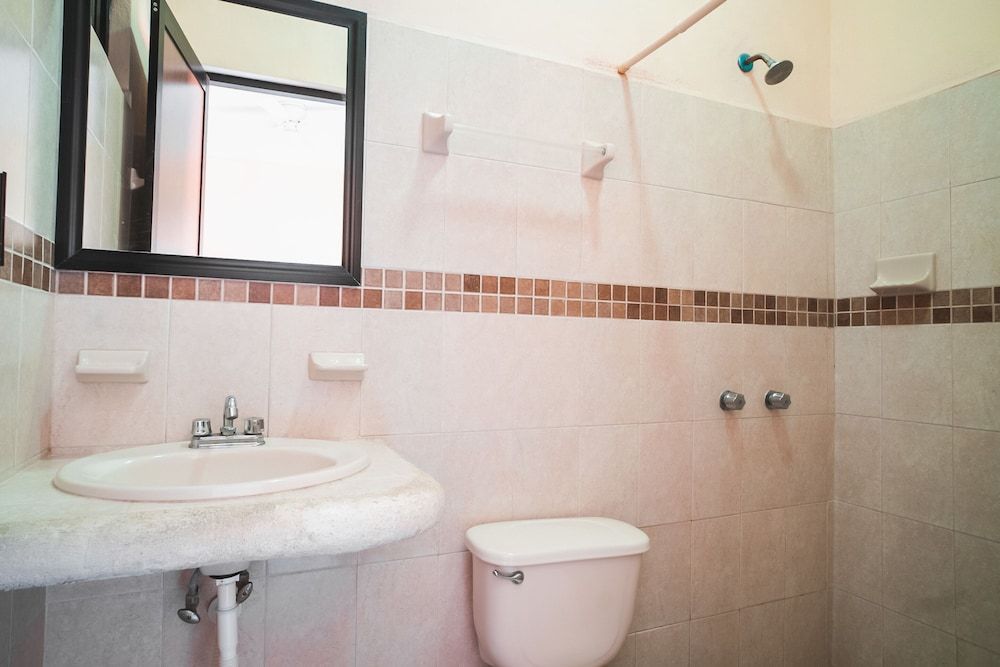 Capital O Hotel Aurora, Tuxtla Gutiérrez Standard Room, 2 Double Beds 8