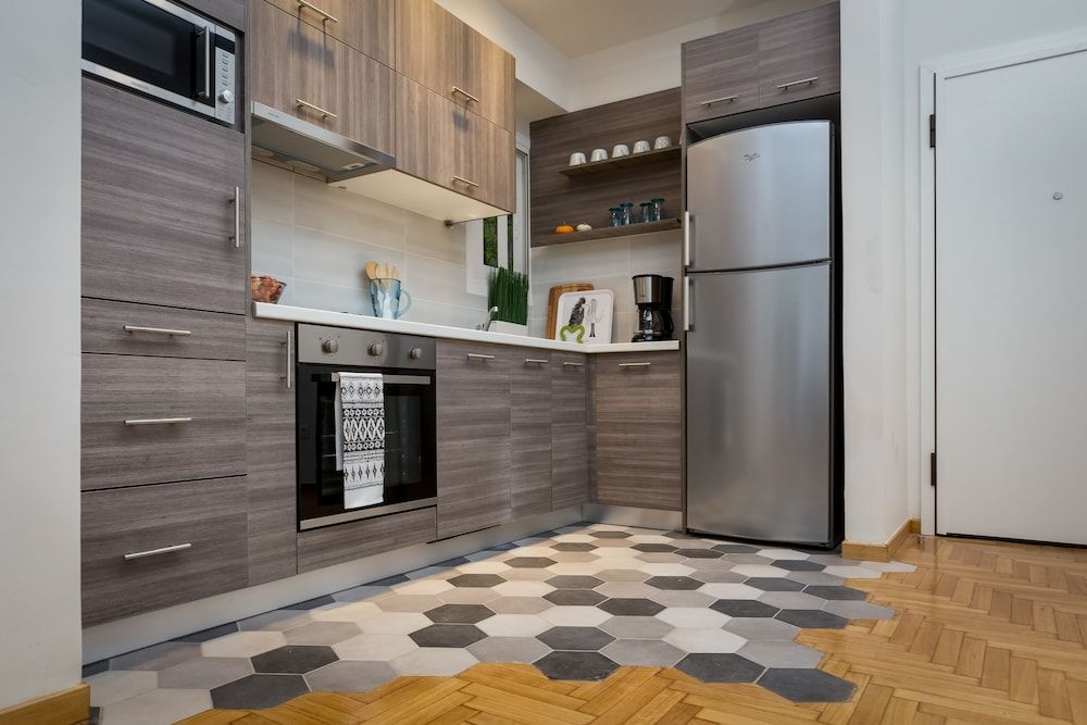 undefined Absolute Athens II 8