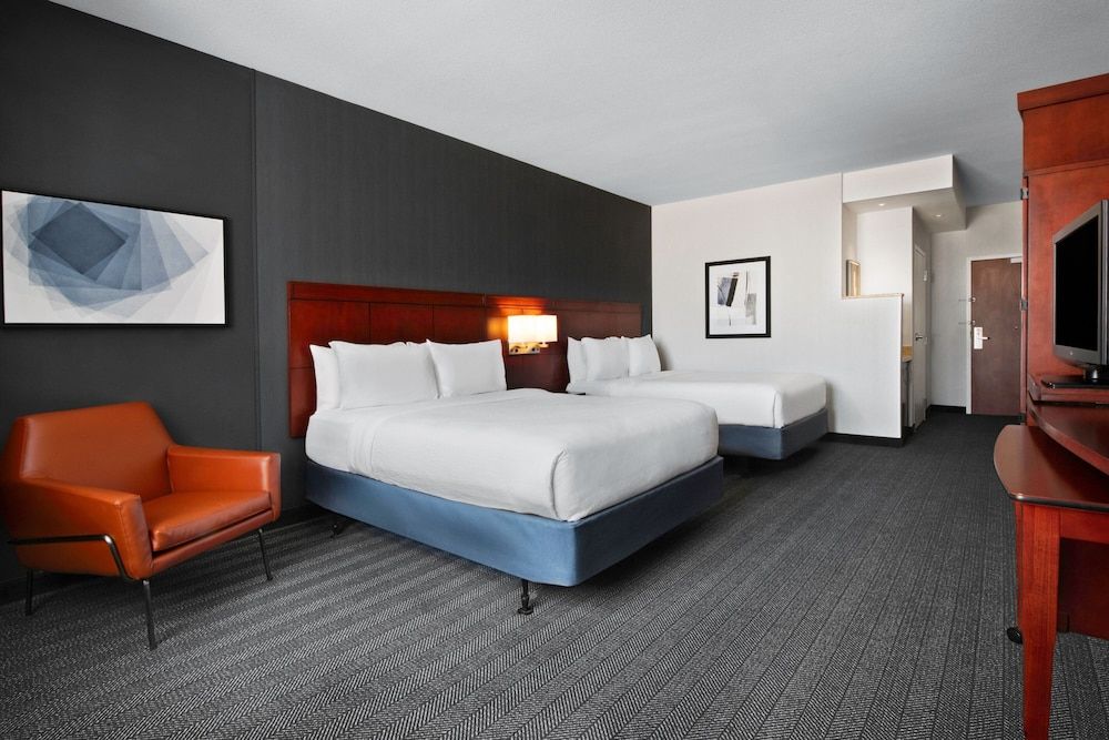 Room, 2 Queen Beds (Mobility/Hearing Access, Roll-In Shwr)