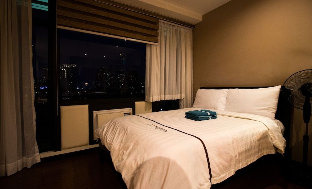 The Gramercy Residences Makati Manila Basic Studio, Balcony, City View 6