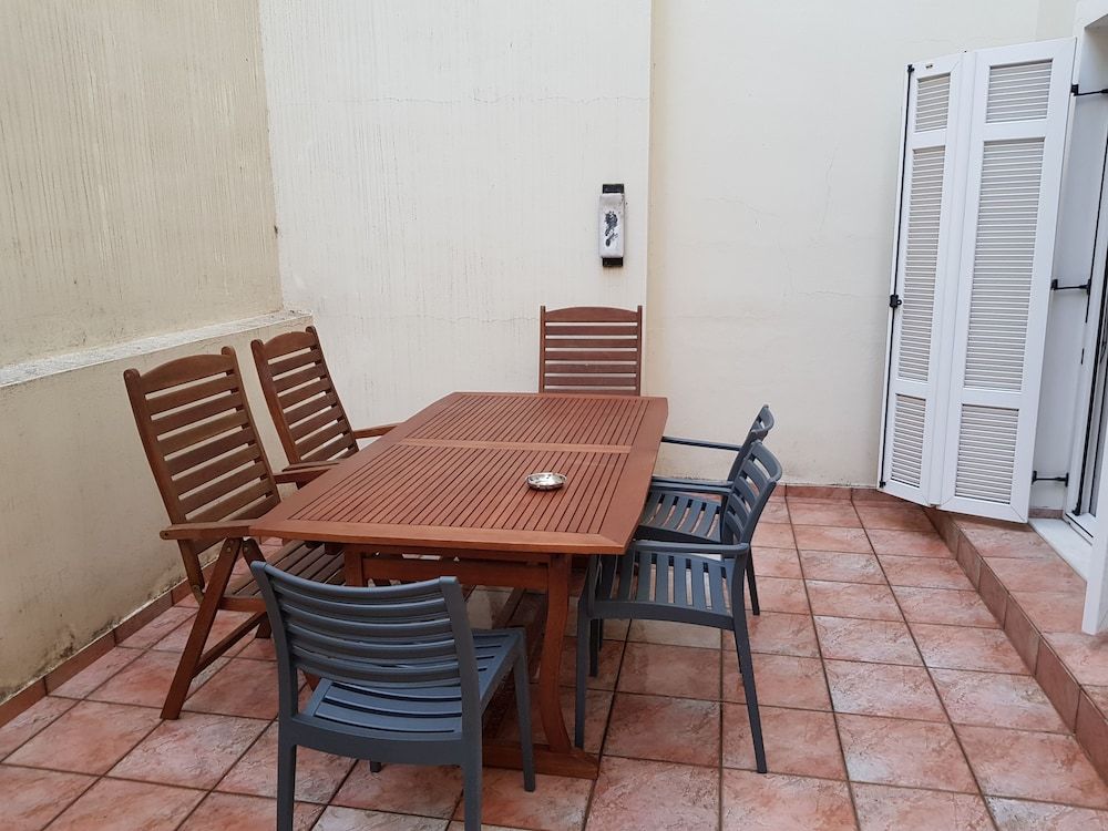 undefined Cosy Apartment with patio 8