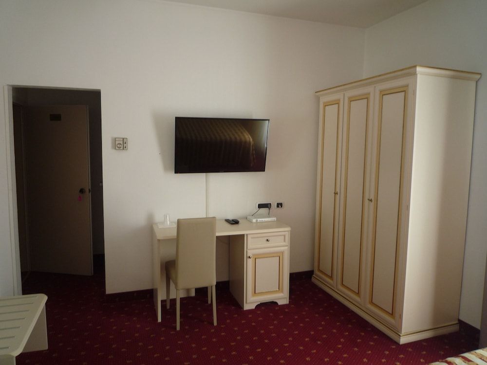 Hotel Centrale Standard Double or Twin Room 7