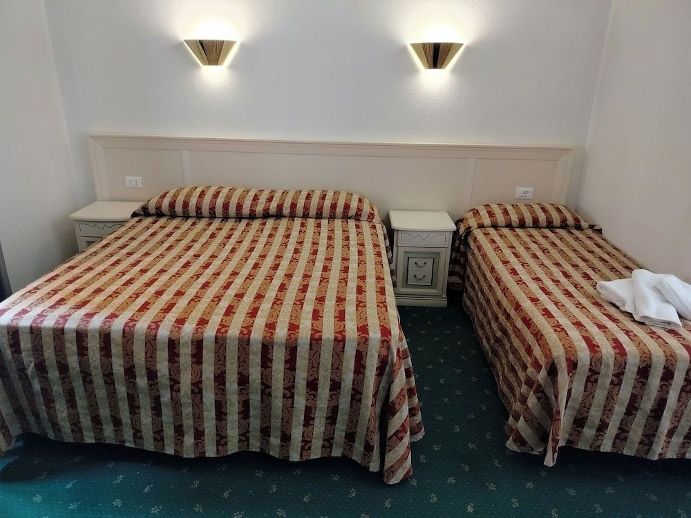 Hotel Centrale Triple Room 2