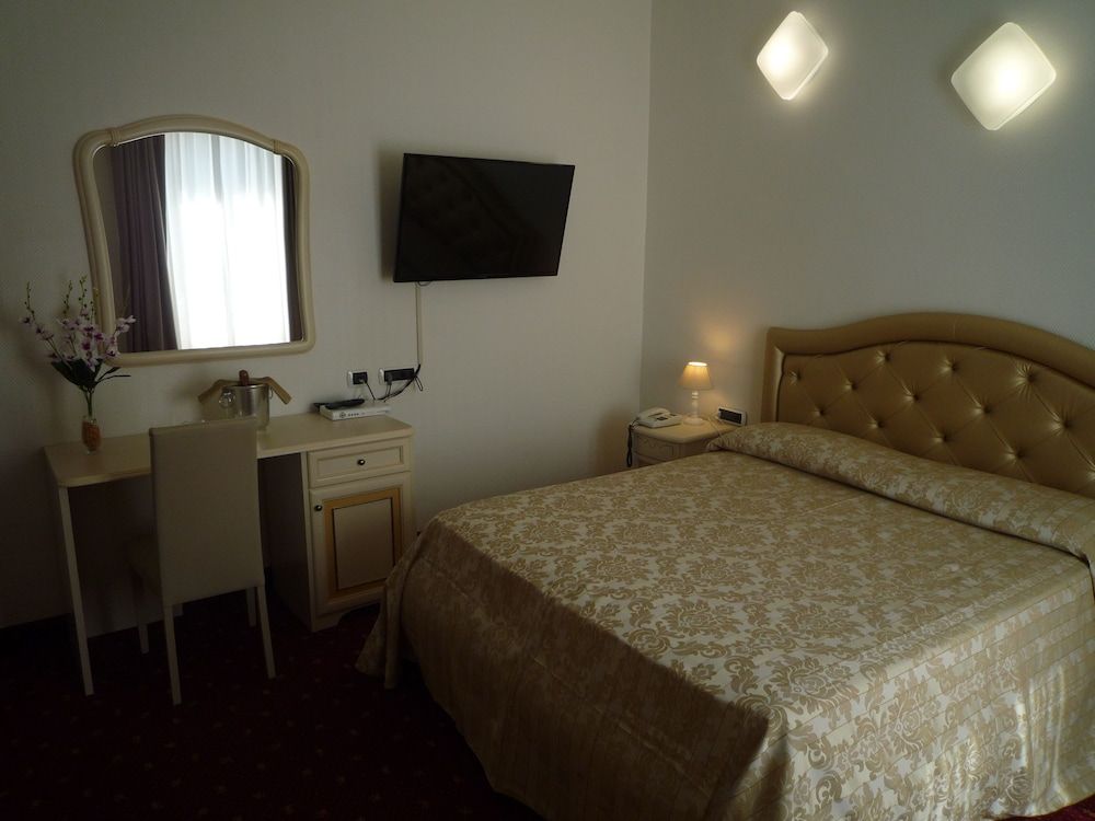 Hotel Centrale Standard Double or Twin Room