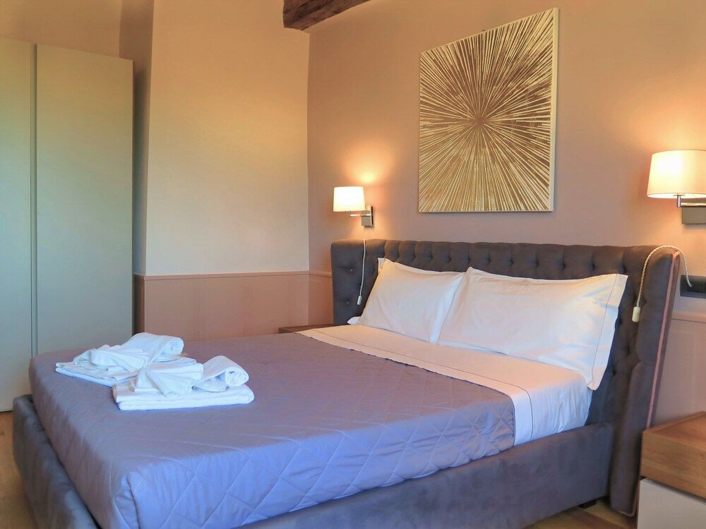 Km 0 dal Centro Romantic Double Room, 1 King Bed, Non Smoking, Valley View 2