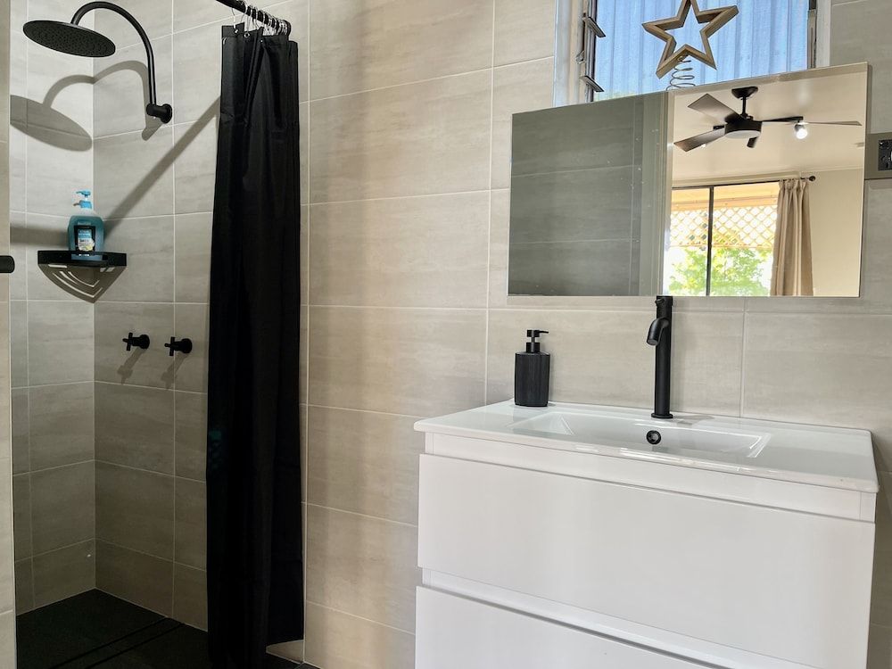 Quirindi Sunflower Motor Inn Superior Double Room, 1 Queen Bed 4