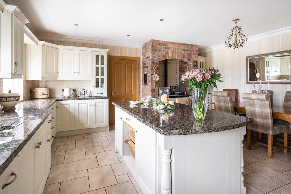 Drum Manor Family Suite, 2 Bedrooms, Mountain View 10