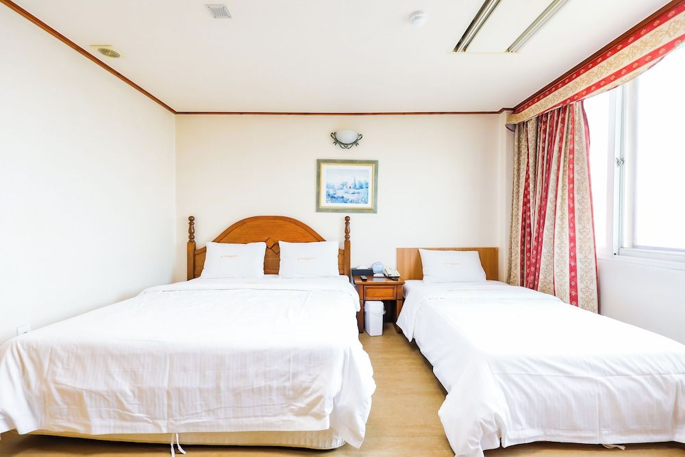 Newvera Hotel Standard Twin Room 4