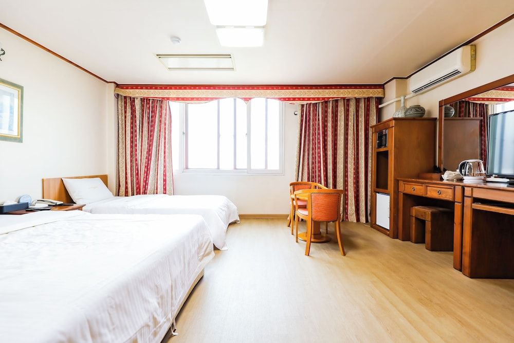 Newvera Hotel Standard Twin Room 3