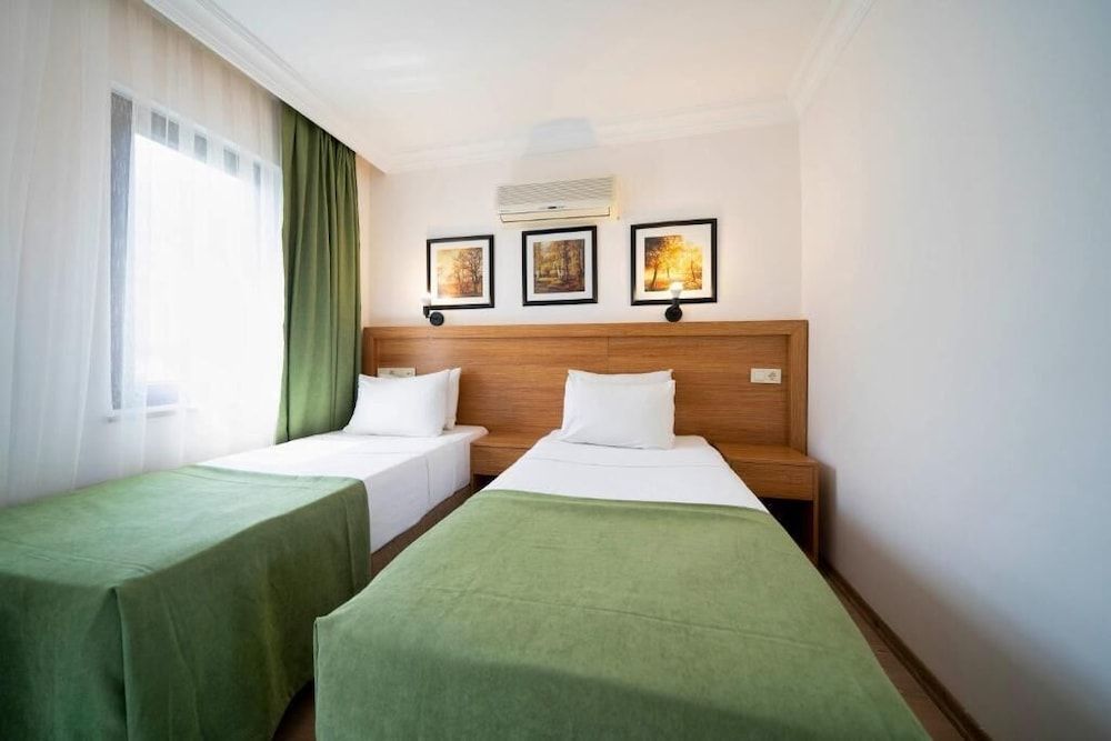 Qualia Park Hotel Double Room - Garden View - Ground Floor 3