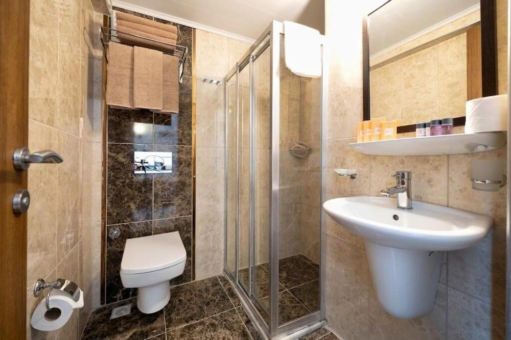 Qualia Park Hotel Double Room - Garden View - Ground Floor 5