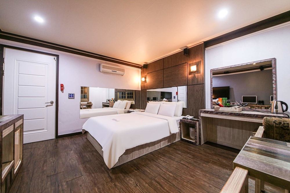 Amore Motel Standard Double Room 6