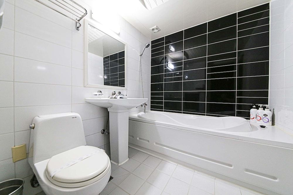 Amore Motel Standard Double Room 9