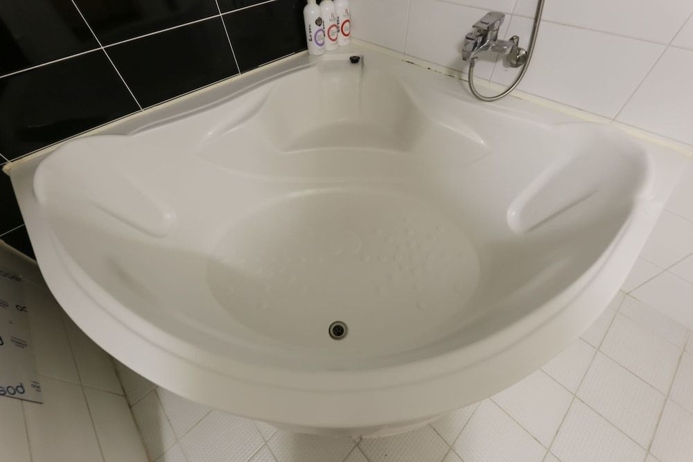 Amore Motel Deluxe Double Room 10