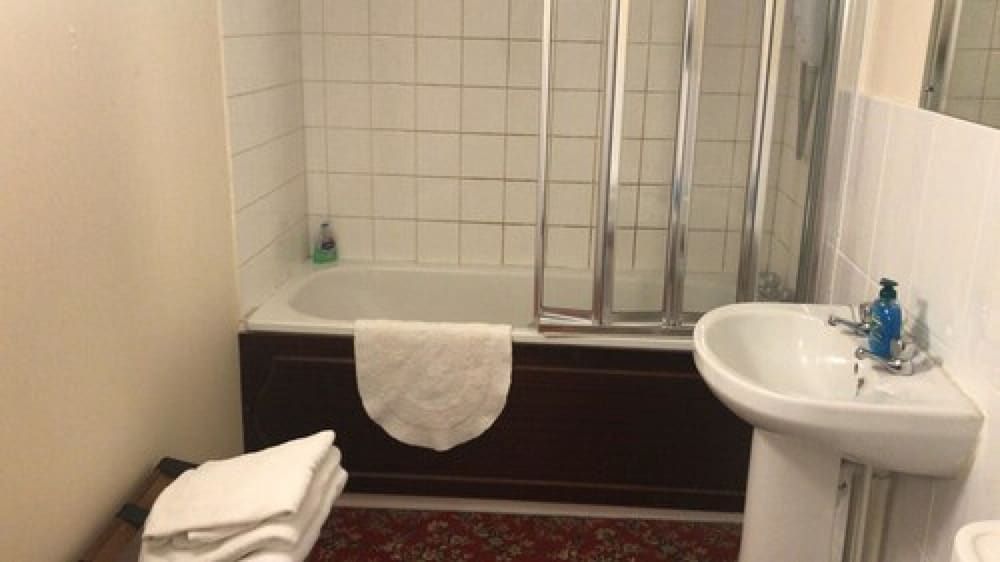 The Pecking Mill Inn Family Room 4