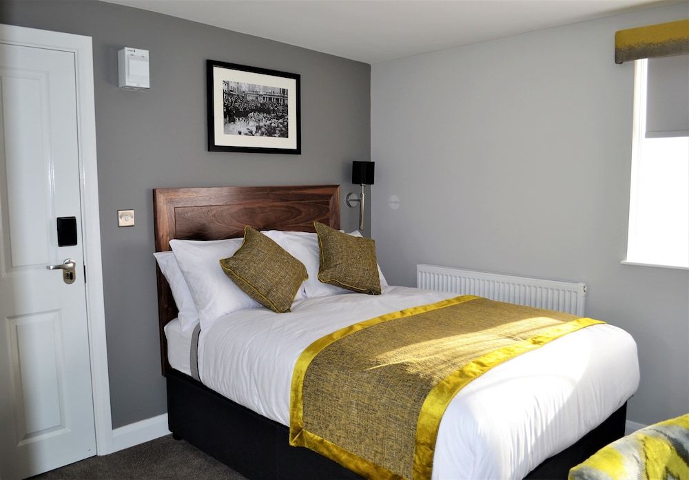 New Park Hotel Large Double Room 4