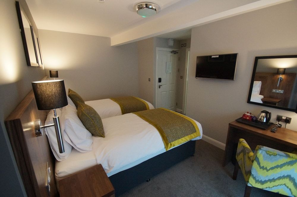 New Park Hotel Deluxe Double or Twin Room 9