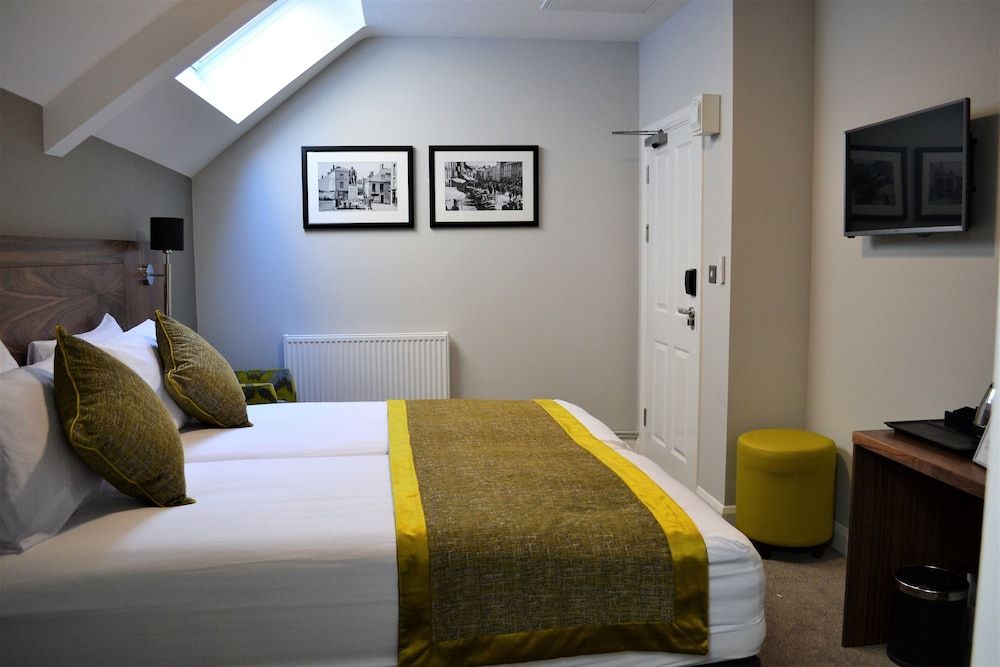New Park Hotel Deluxe Double or Twin Room 6