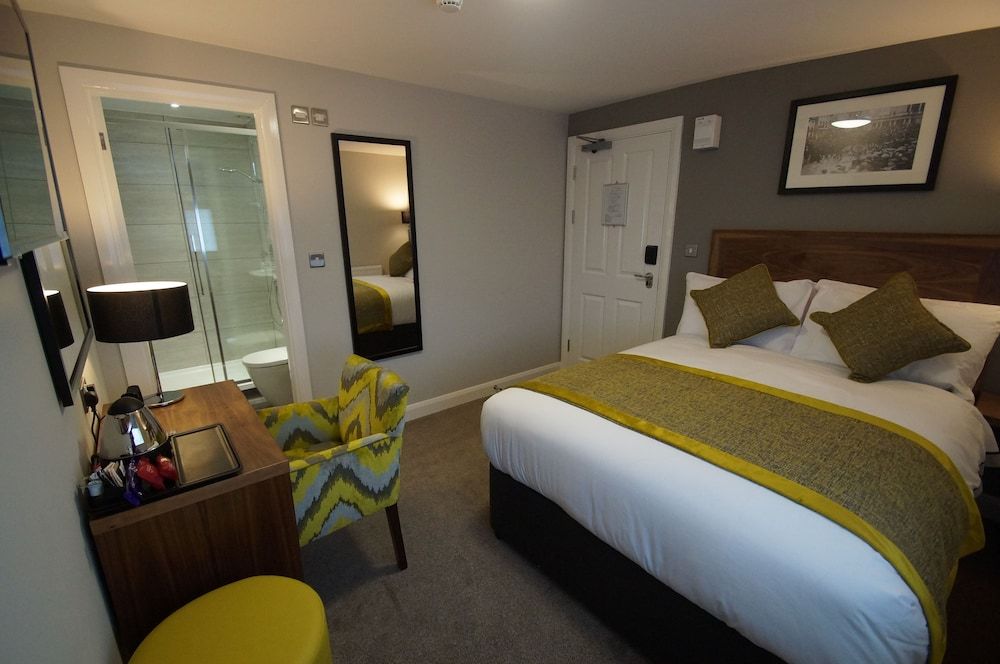 New Park Hotel Large Double Room 12