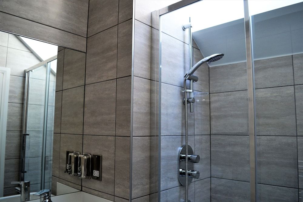 New Park Hotel Deluxe Double or Twin Room 18