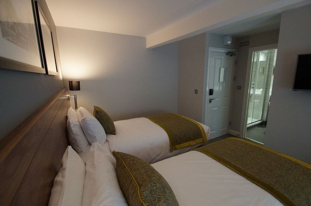 New Park Hotel Deluxe Double or Twin Room 10