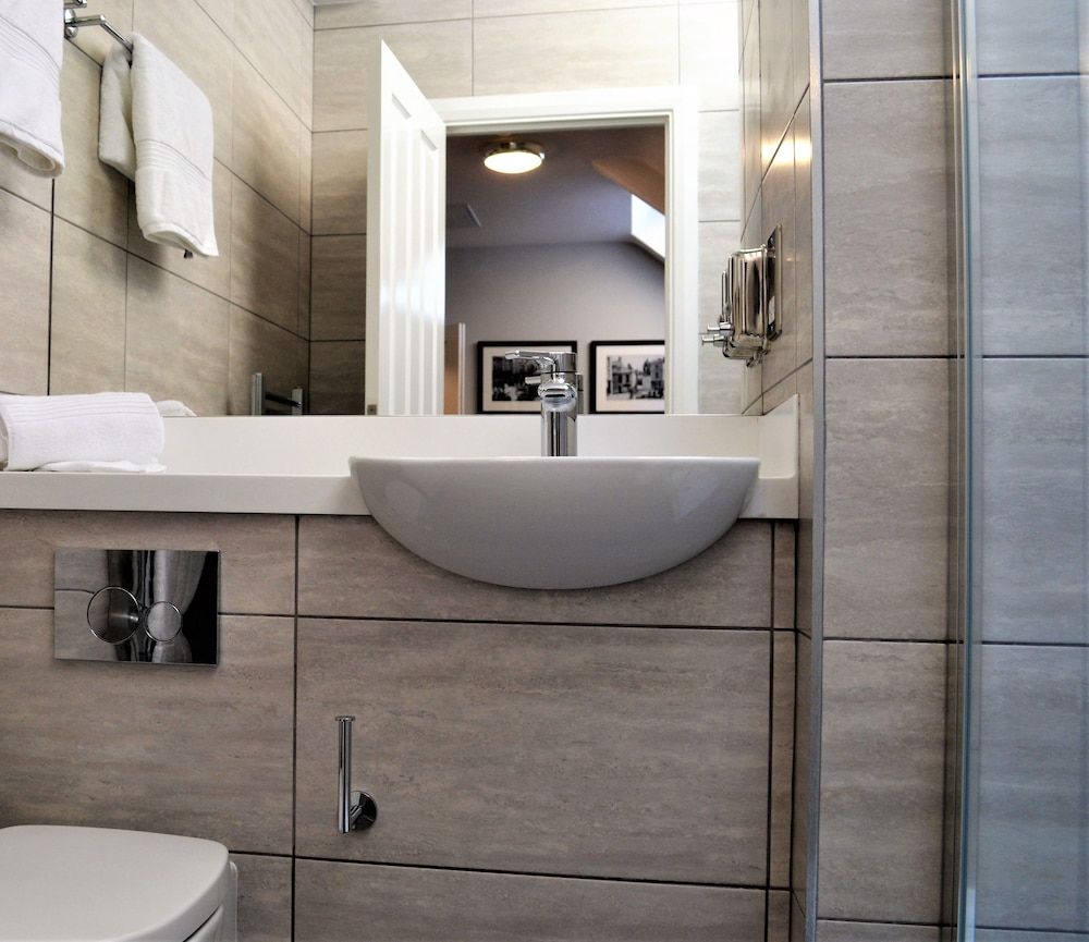 New Park Hotel Deluxe Double or Twin Room 16