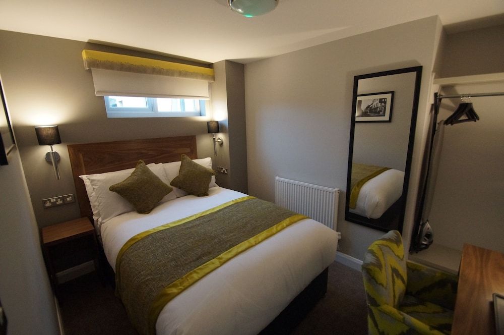 New Park Hotel Large Double Room 16