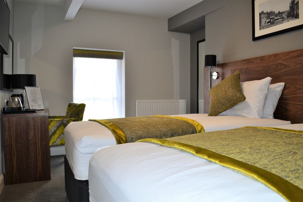 New Park Hotel Deluxe Double or Twin Room 4