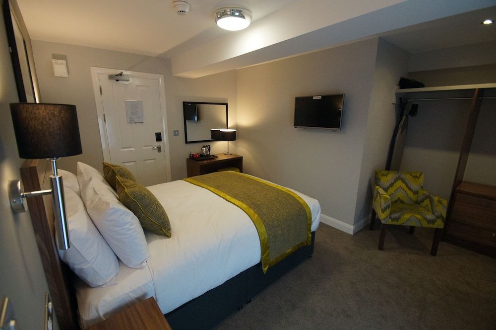 New Park Hotel Large Double Room 9