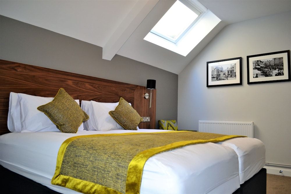 New Park Hotel Deluxe Double or Twin Room 8