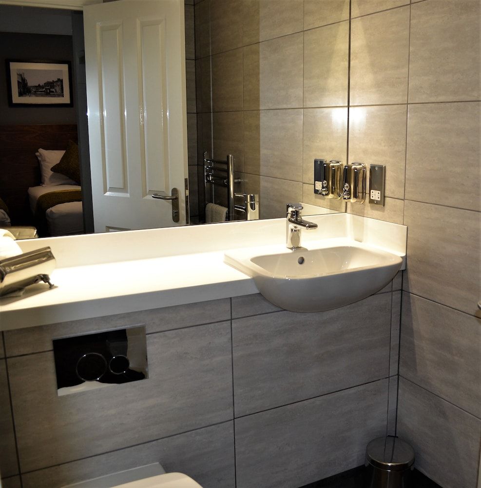 New Park Hotel Deluxe Double or Twin Room 17